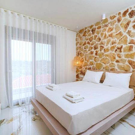 Athina Palace Luxurious Appartments Потос Екстериор снимка