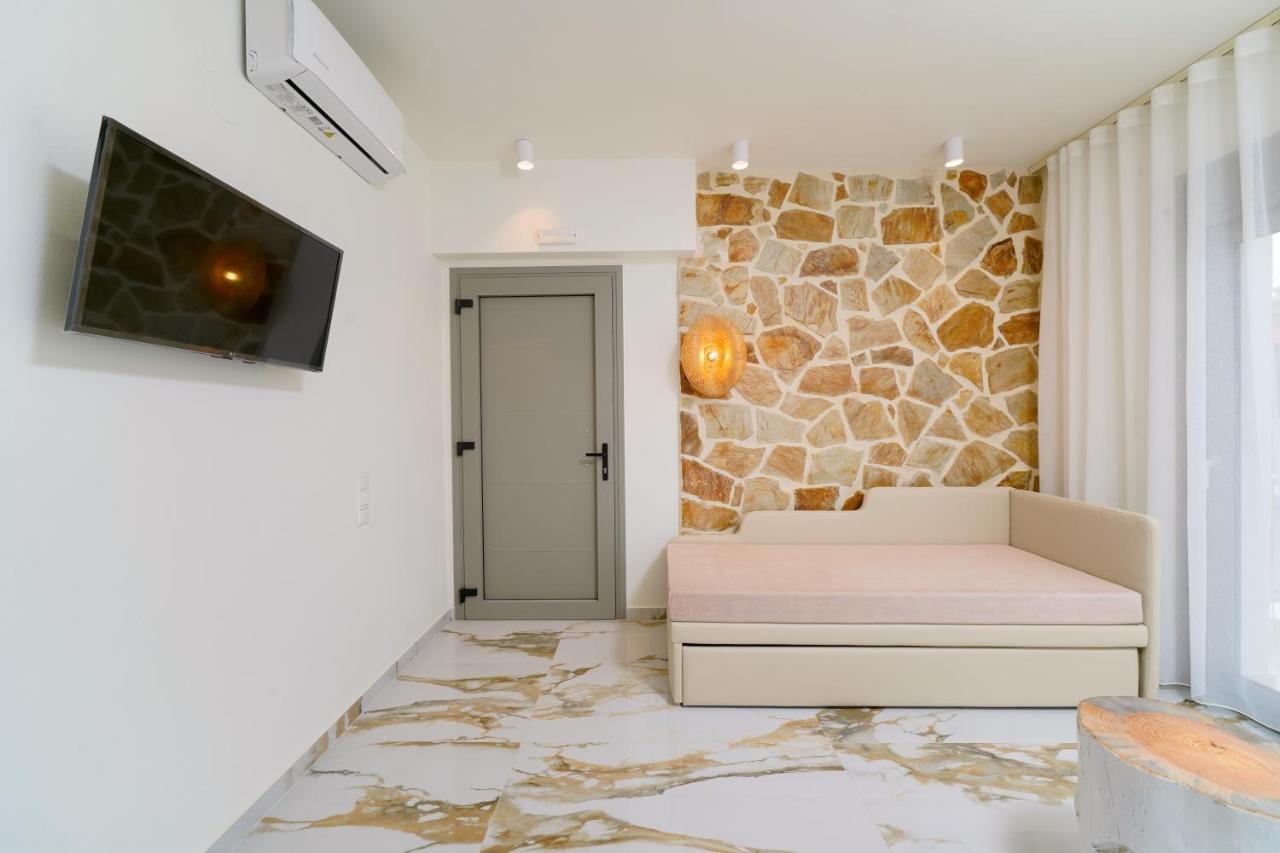 Athina Palace Luxurious Appartments Потос Екстериор снимка