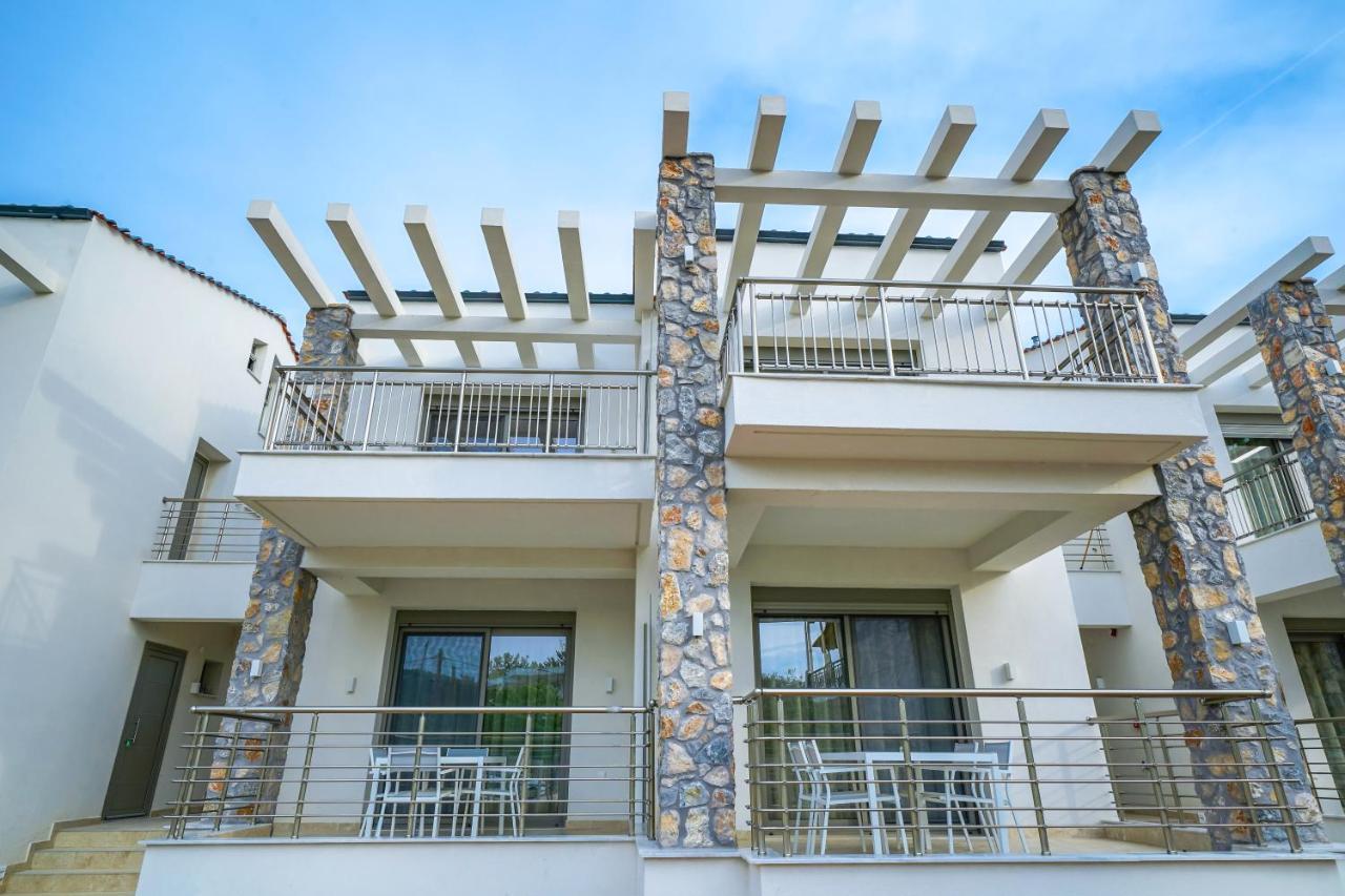 Athina Palace Luxurious Appartments Потос Екстериор снимка
