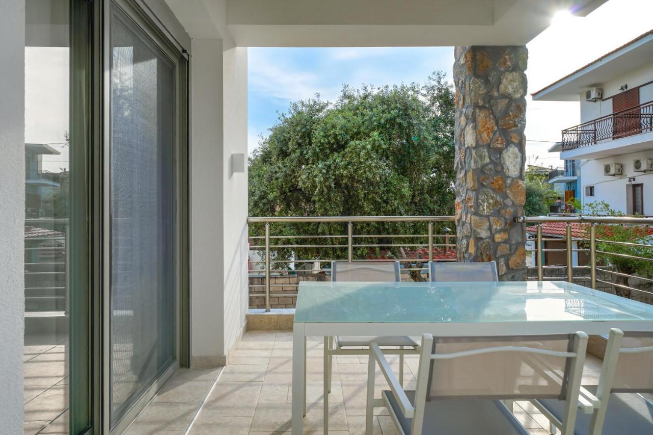 Athina Palace Luxurious Appartments Потос Екстериор снимка
